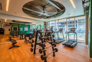 Prime Downtown Location w Gym Pool and Parking - 8