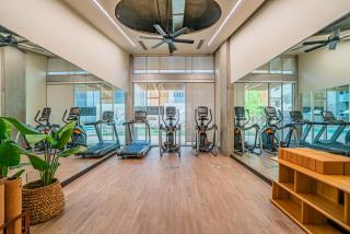 Prime Downtown Location w Gym Pool and Parking - 1