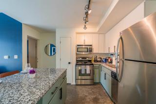 Modern PHX Downtown Apt w Balcony Pool Gym PKG - 1