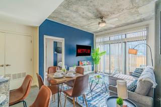 Modern PHX Downtown Apt w Balcony Pool Gym PKG - 2
