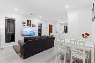 Professional Single Room 2 Walk to Curtin Uni - 4
