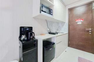 Nice and Elegant Studio near Campus at Pacific Garden Alam Sutera Apartment By Travelio - 4