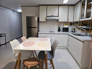 Hongik Univ#Yonsei Univ#2BR with elevator#4min from Sinchon station, line 2 - 5
