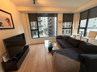 Downtown Modern 2BD Corner Condo City Views - 4