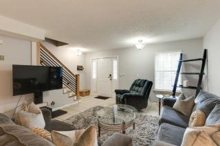 Prime Location With Balcony Near Broadway and Top Golf - 6