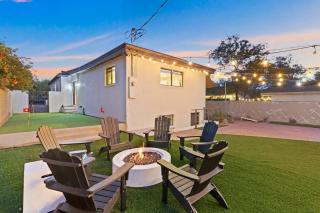 Luxury 5 BR Retreat Sleeps 11 Near U of A - 8