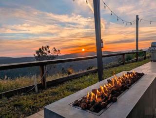 Hilltop Foothill Retreat & Airstream with Jacuzzi - 2