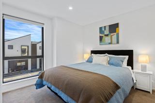 Stylish 2BR Apartment Gated Complex Free Parking - 5