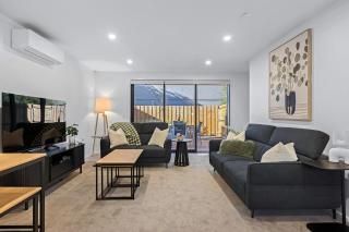 Stylish 2BR Apartment Gated Complex Free Parking - 9
