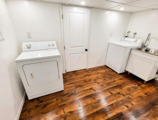 Downtown Moncton - Family Pets and Free Parking - 6