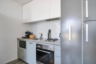 Top-Floor Apartment with Balcony - High Street - 6