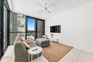 Luxury South Brisbane Retreat with Pool & Parking - 0
