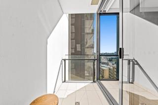 Luxury South Brisbane Retreat with Pool & Parking - 2