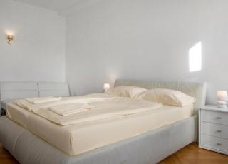 Spacious 7BR Apartment Near Hauptbahnhof - 0