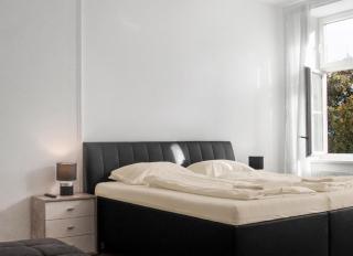 Spacious 7BR Apartment Near Hauptbahnhof - 1