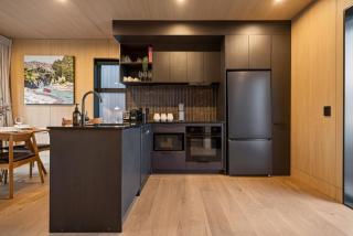 Cosy Peak Retreat with Remarkable Mountain View - 1