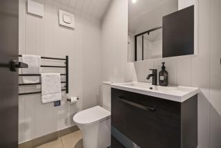 Cosy Peak Retreat with Remarkable Mountain View - 8
