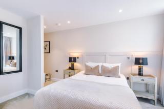 The Monochrome Suite at Ryedale House - Free Parking - 5