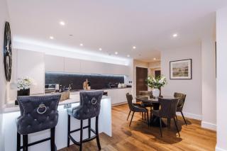 The Monochrome Suite at Ryedale House - Free Parking - 8
