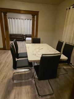 Spacious 5 Bedroom House Near from Niagara Falls and Casino - 1