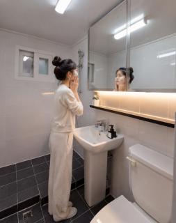 Korean life, dressing room, 3 beds, 8 minutes to the station, long-term stay, airport bus, washing machine, dryer, Yeouido - 7