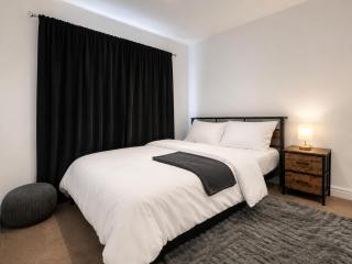 Luxury Comfort Guest House - 0