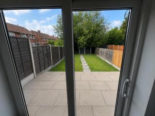 Luxury Grand Three-Bed Residence in Birmingham - 2