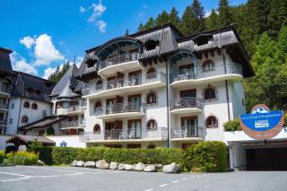 Le Cristal GM7 Mountain View, Pool, Private Sauna & Parking - Happy Rentals - 1
