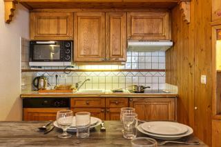 Le Cristal GM7 Mountain View, Pool, Private Sauna & Parking - Happy Rentals - 5