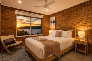 House on the Hillside with City Views Sleeps 12 - 7