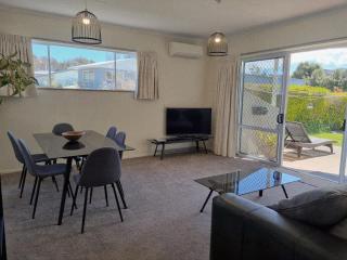 Tucked away in Stephens Bay - 9