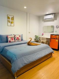 ลุงชีพบ้านพัก เกาะล้านLoongcheeb House - 0