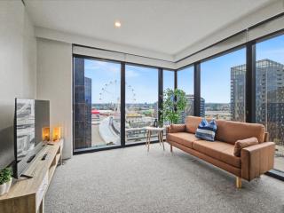 Exclusive Corner Unit With Views with Pool and Gym MT1410 - 7