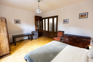 3-Bedroom Antique Apartment - City Center - 4