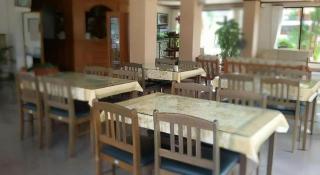 Ritzy House Hotel - 3