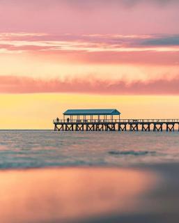 funky 2 beds - beach -shops -train to CBD - 2