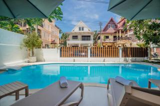 Westkey Patong Hotel - 2