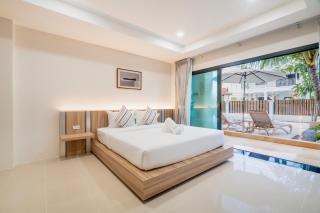 Westkey Patong Hotel - 4