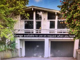 Lucky number 8 4Bed free parking close to Airport - 8