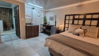 Menuchah - Home away from home - 0