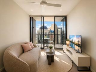 Metropolitan Luxe Balcony with Skyline Views - 0