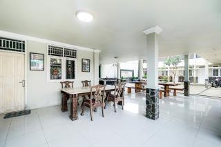 RedDoorz Resort at ISTC Sukabumi - 8