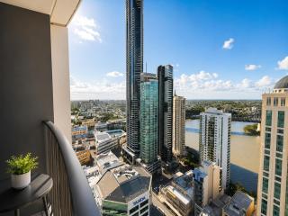 Metropolitan Luxe Balcony with Skyline Views - 2