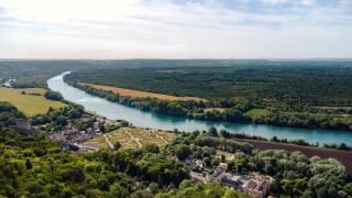 Le Paradis de Lucile - Vue de rêve - La Roche Guyon - Paris 1h - Giverny 10 mn - 12 personnes - 5 chambres - 3 sdb - pétanque - babyfoot - balançoires - ping pong - tennis- cuisine ultra équipée - borne électrique - 0