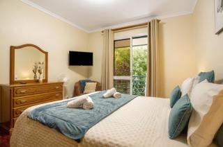 Charming Apartment in Funchal with Balcony and View - 8