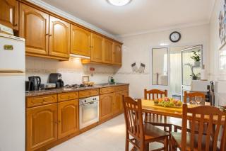 Charming Apartment in Funchal with Balcony and View - 1