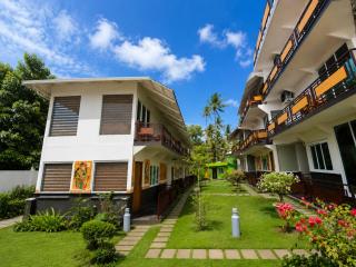 S Cliff Black Beach Resort - 0