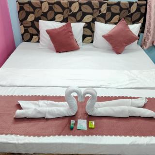 Shree Radha home stay nearby ghats & kaal bhairav temple - 5