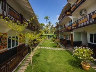 S Cliff Black Beach Resort - 3