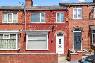 3 Bedroom House in Westholme Road, Doncaster - Hosted by Eason Stays with Outdoor Furniture in the Garden & Free Parking - 3